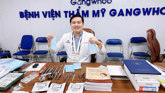 Bác Sĩ Phùng Mạnh Cường - Giám Đốc Bệnh Viện Thẩm Mỹ Gangwhoo 22 Bác sĩ Cường giới thiệu các trang thiết bị ở được sử dụng ở phòng mổ