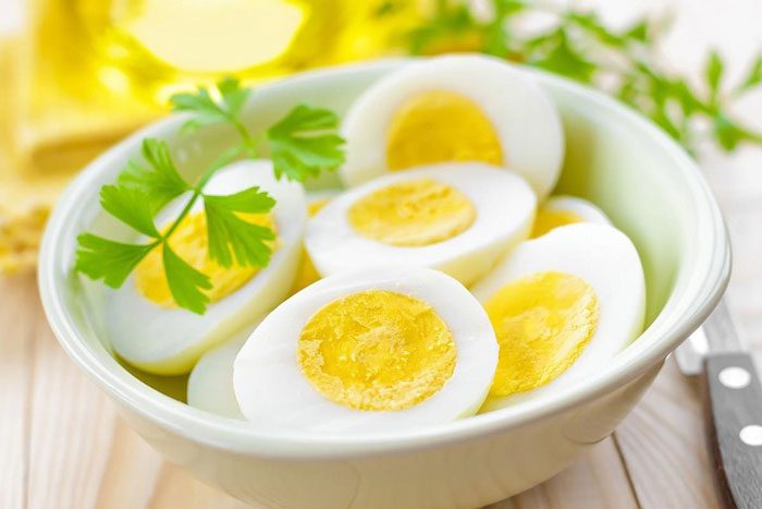 Nên kiêng ăn trứng sau khi nâng ngực