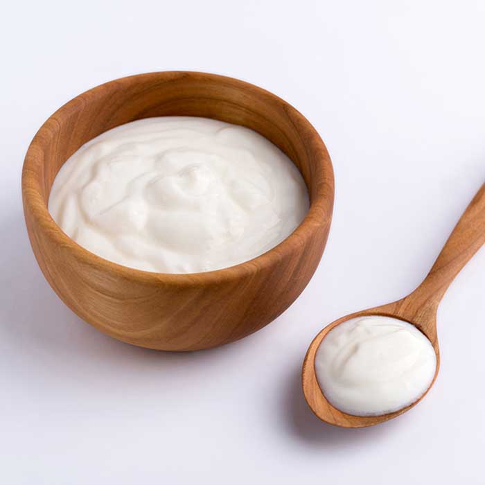Natural methods to tighten face skin - using yogurt
