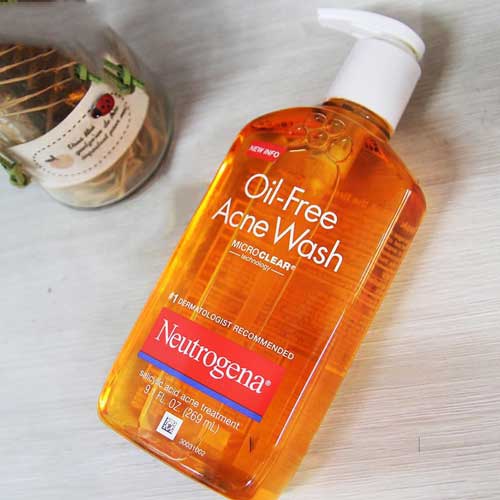 Neutrogena's Ace Wash MicroClear blind pimples therapy facial cleanser