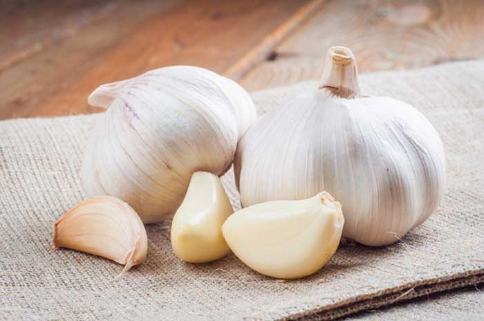 Acne treatment with garlic