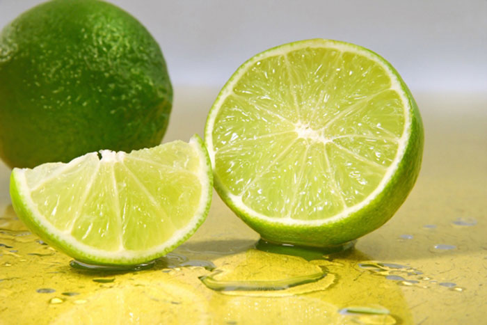 Treat keloid scars on the skin with lime
