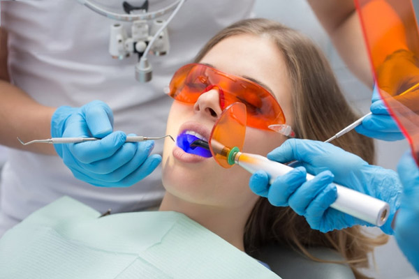 Quy trình tẩy trắng răng tại phòng khám tiến hành như thế nào?