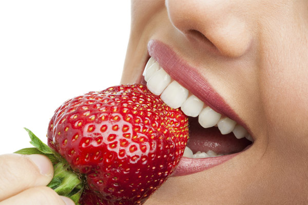 Eat strawberries regularly for teeth whitening