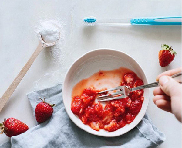 Brush your teeth with strawberries and baking soda mixture