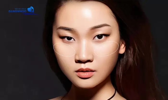 Người sở hữu mắt xếch và gò má cao thường trông có phần kém hài hòa và hơi thô cứng