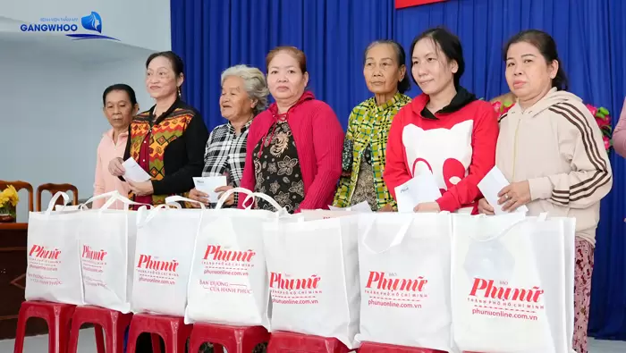 Tết Ấm Ất Tỵ: BVTM Gangwhoo & Báo Phụ Nữ Trao Quà Tại H.Cần Giờ 12 Tết Ấm Ất Tỵ: BVTM Gangwhoo & Báo Phụ Nữ Trao Quà Tại H.Cần Giờ