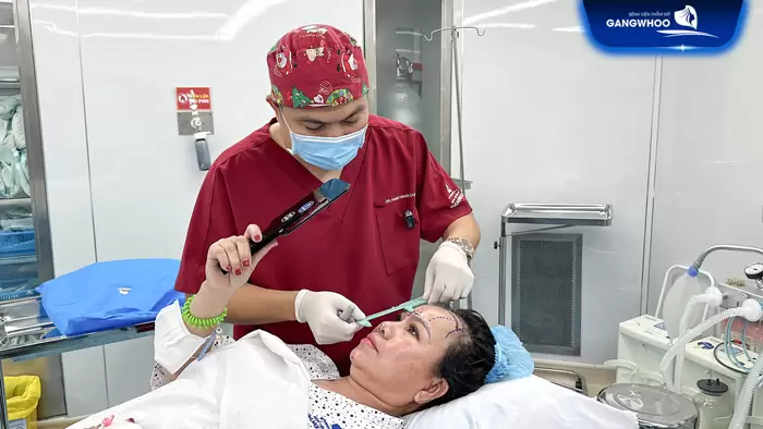 Hạ Đường Chân Tóc Có Bị Rụng Tóc Không? Giải Đáp Từ Bác Sĩ