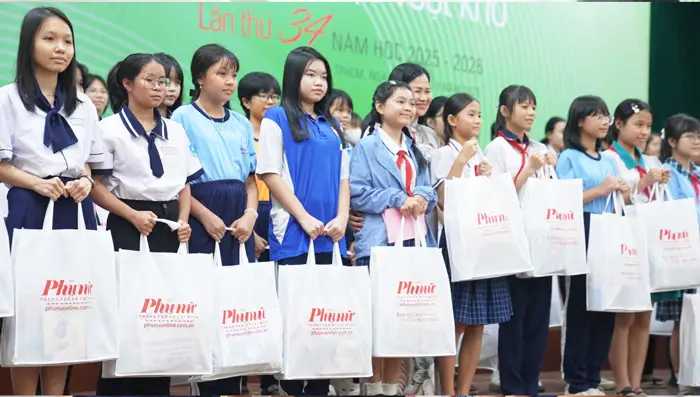 gangwhoo trao hoc bong viet tiep uoc mo cho nu sinh hieu hoc vuot kho 4