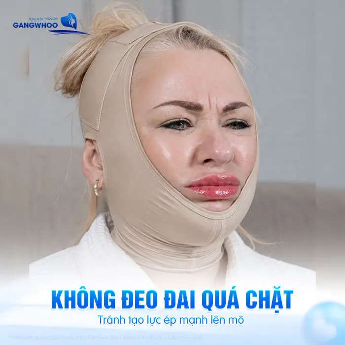 Đeo đai định hình sau căng da mặt giúp hỗ trợ tốt cho quá trình hồi phục mô sau thực hiện