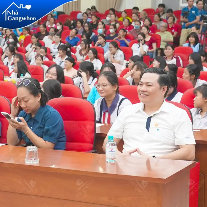nu sinh hieu hoc vuot kho lan thu 35 5
