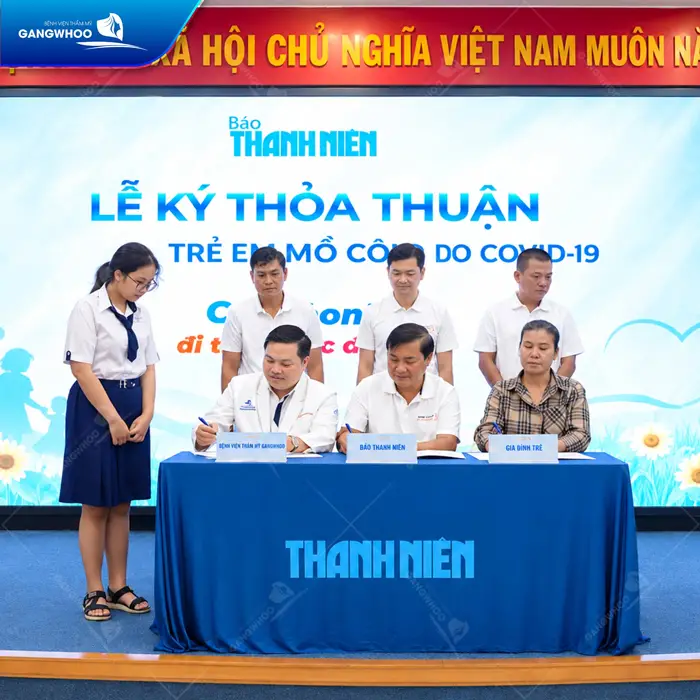 gangwhoo dong hanh tai le ky bao tro trao hoc bong cho tre mo coi 6
